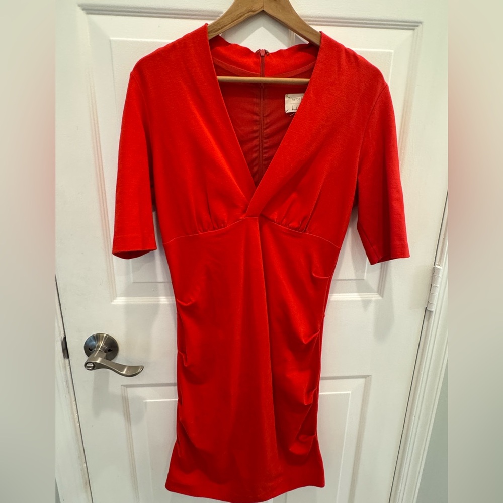 Nicole Miller Atelier Lipstick Red V-neck Ruched Sheath Dress Sz L. Flattering